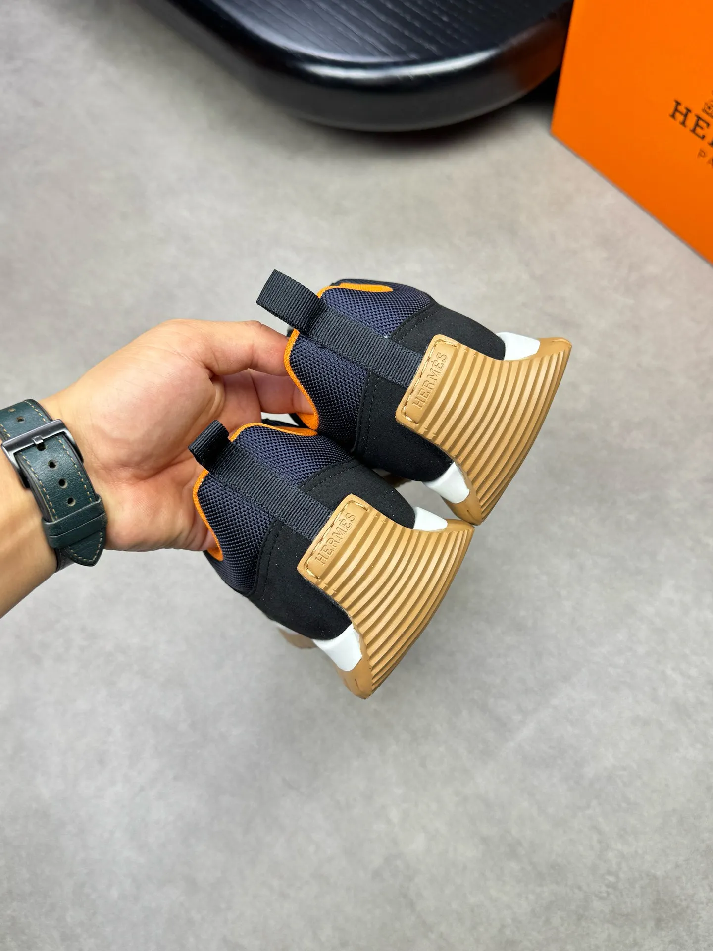 [HERMES] Hermès men's shoes 💰680💰 - high-end quality original items 🔍🔍🔍 casual sports shoes - upper: 🔝 suede environmentally friendly leather, brand high mercerized canvas body with forged ´H´ totem, tongue webbing injection molded brand logo - lining: brand canvas, foot pads; water-dyed cowhide -Outsole: ultra-light T men's shoes 💰U foam; two-color molded outsole -Ultra-high quality control, fine workmanship: highlighted (high-end, extravagance, grade) -Size: 39-44 (38, 45, can be customized)